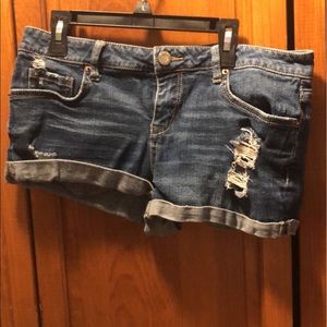 Short jean shorts